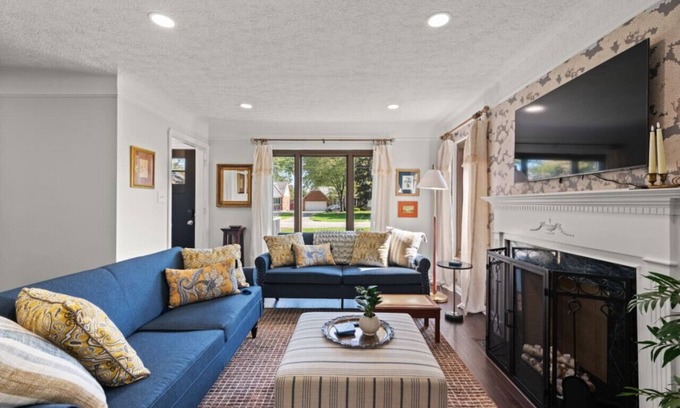 Parma Heights Apartment | Luxury Cleveland Home W/Fitness Equipment & Yard