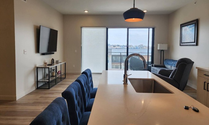 Manhattan Condo | Luxury Colbert Hills Condo