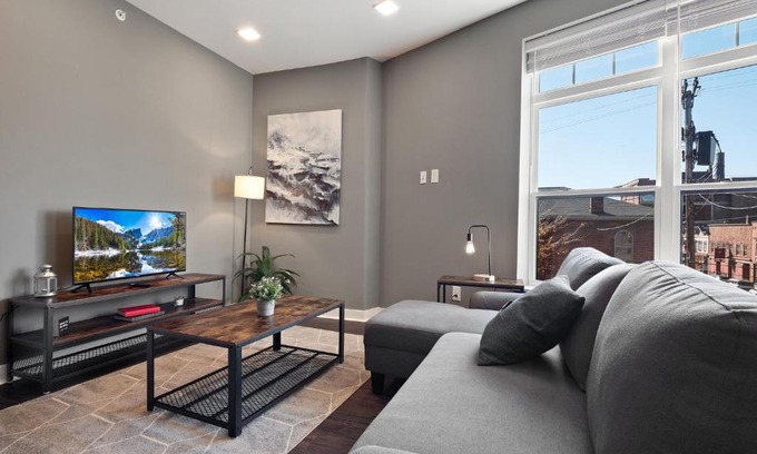 Ohio City Apartment | Luxury Condo 10 Minutes from First Energy Stadium B4