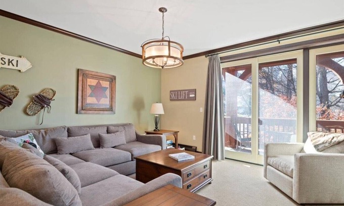 Stratton Mountain Condo | LUXURY CONDO l 3BED 3BATH l FALL FOLIAGE l YEAR ROUND POOL & HOT TUB