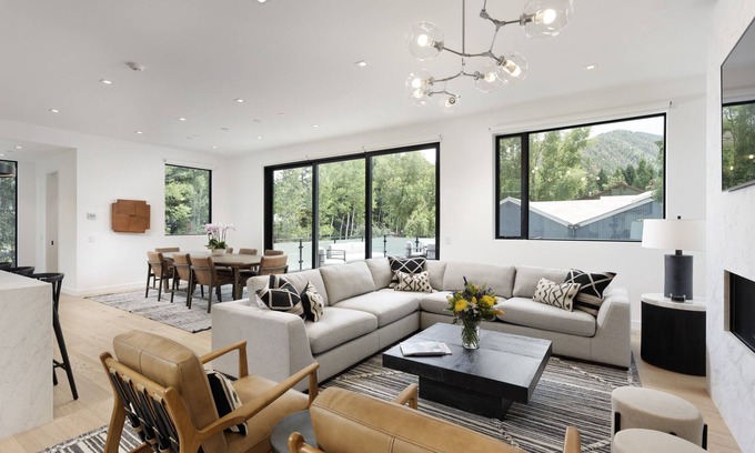 Aspen House | Luxury Contemporary 4 bedroom Home close to Aspen Core
