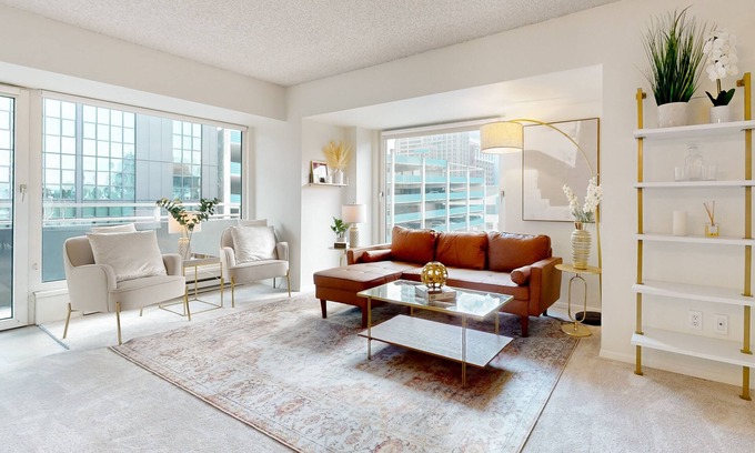 Downtown Seattle Condo | Luxury corner condo with city views, indoor pool & gym - 1 block from Pike Place