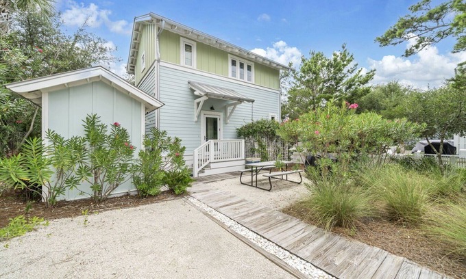 Sunnyside House | Luxury Cottage in Carillon Beach. A min walk to the beach!