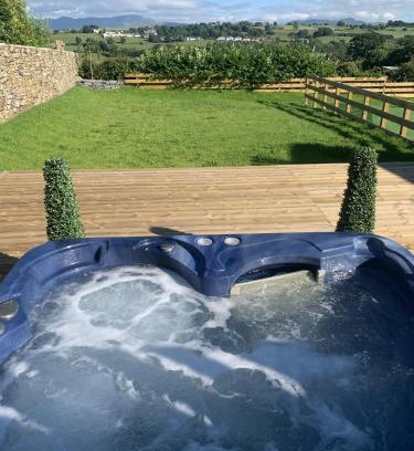 Great Broughton House | Luxury Cottage, views of the Lakes with Hot Tub