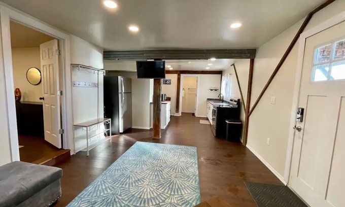 Ketchikan Apartment | Luxury Craftsman Downtown Lodgingnn
