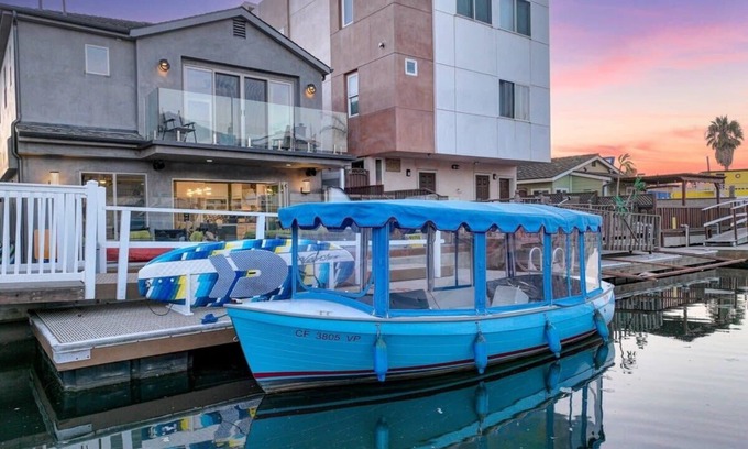 Gilbert Island House | Luxury Duffy Boat + Bayfront Paradise + 5 Star Gem