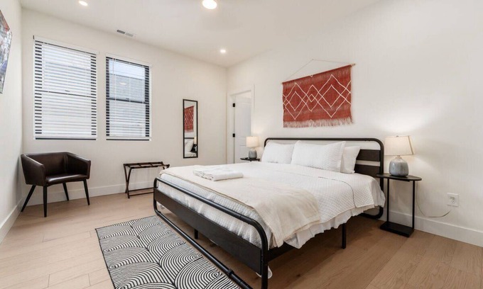 Near East Columbus Apartment | Luxury Escape 4BR 3 bath Oasis in Historic Old Town