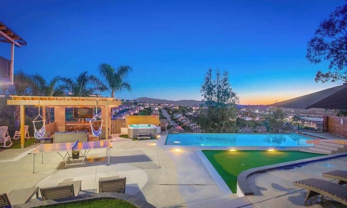 Vista House | Luxury Estate - Sleep 24 - Infinity Pool & Hot Tub
