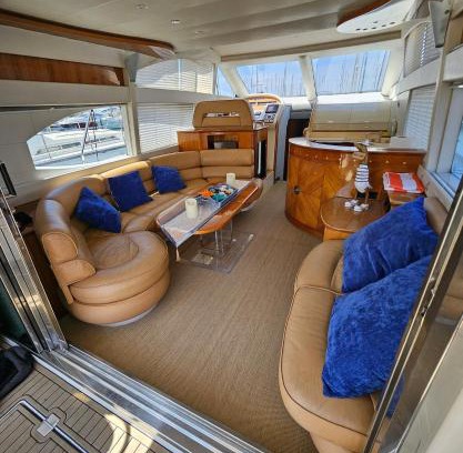 Torrevieja Boat Rental | Luxury experience on a 16-meter Azimut yacht