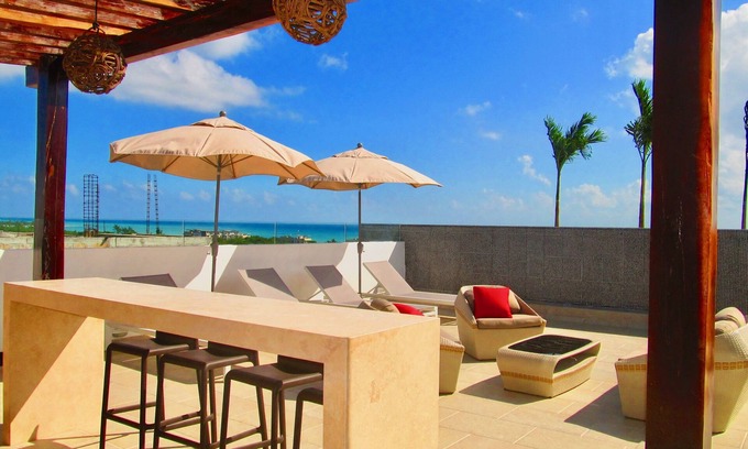 Luis Donaldo Colosio Condo | Luxury Fifth Avenue Studio with Stunning Roof Top Pool