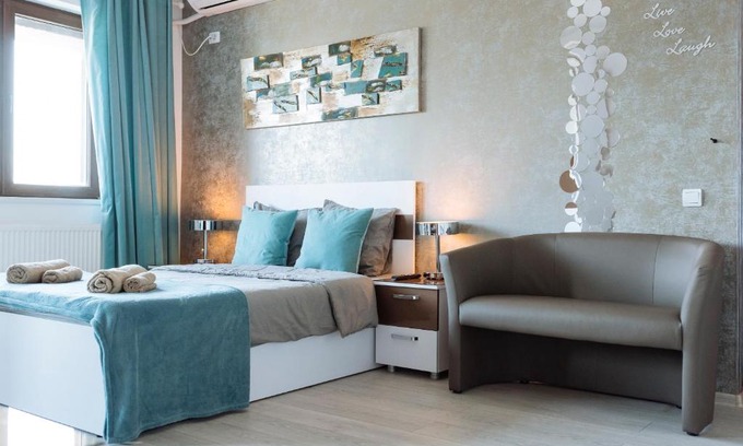 Sector 4 Apartment | Luxury Flat 9 near Metro