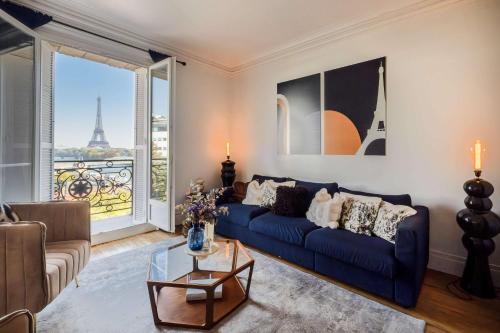 16th Arrondissement Apartment | Luxury Flat Eiffel View 3BR 7 Guests