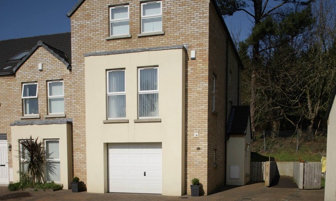 Coleraine Cottage | Luxury Four Bedroom Townhouse