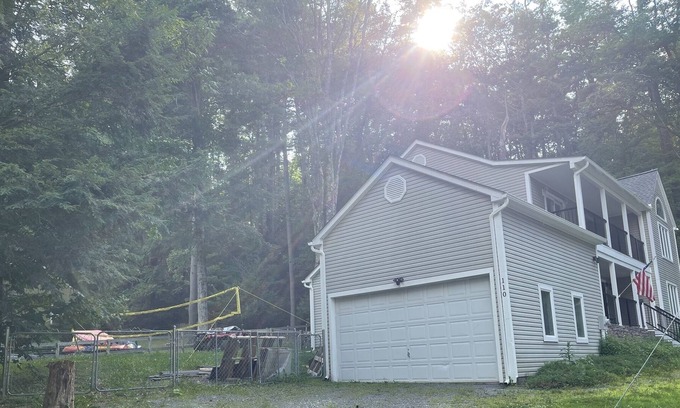 Paupack House | LUXURY FULL HOUSE ON THE LAKE Cannot use the dock, unless you book my boat