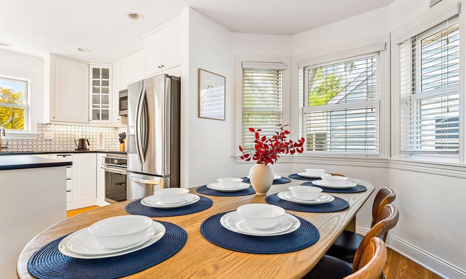 Nokomis House | Luxury & fun spacious getaway, near Parks MOA MSP