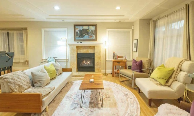 Glenview House | Luxury Glenview Retreat with Stunning Amenities