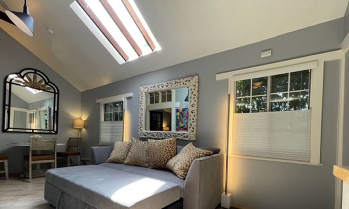 Lamanda Park House | Luxury Guest House Close to Huntington Gardens