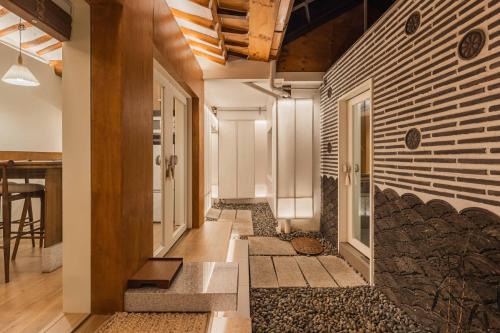 Seochon Villa | Luxury Hanok Alley Haven