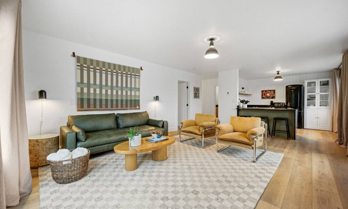 Juneau Apartment | Luxury Harbor Escape | Walk to Food & Fun