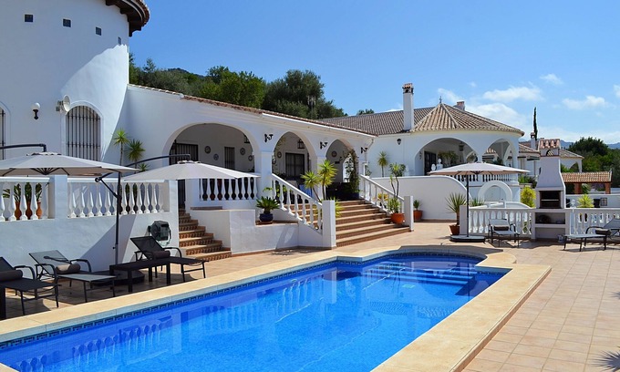 Periana Villa | Luxury holiday villa with private swimming pool in a beautiful, peaceful setting