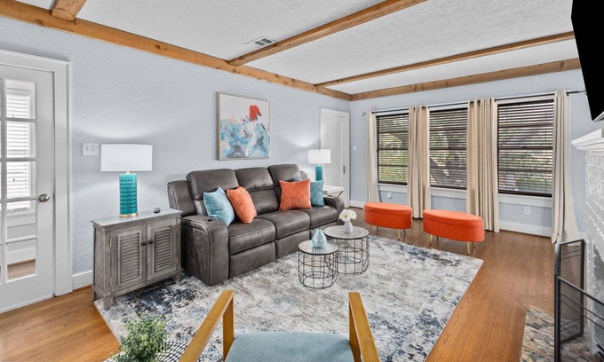 Boulevard Oaks House | Luxury Home - 15 min from DT!