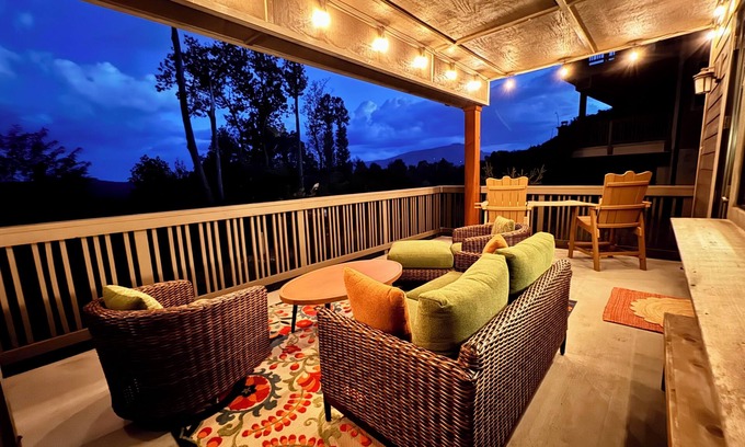 Foscoe Condo | Luxury Home-Chalakee@ Echota: King Ensuite, Pool, Hot Tub & Grandfather Mt Views