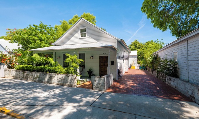 Key West Historic District House | Luxury home downtown with off street parking & private pool backyard oasis