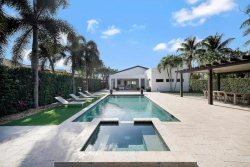 Tamiami House | Luxury Home W Pool By Pmi