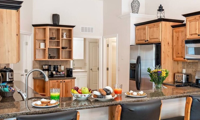 Meridian House | Luxury Home with 3 Car Garage in Middle of Meridian
