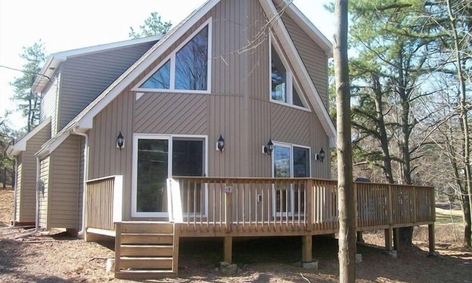 Albrightsville Ski Chalet | Luxury, Hot Tub,Fireplace,Pool Table,Pet Friendly,No Security Deposit!