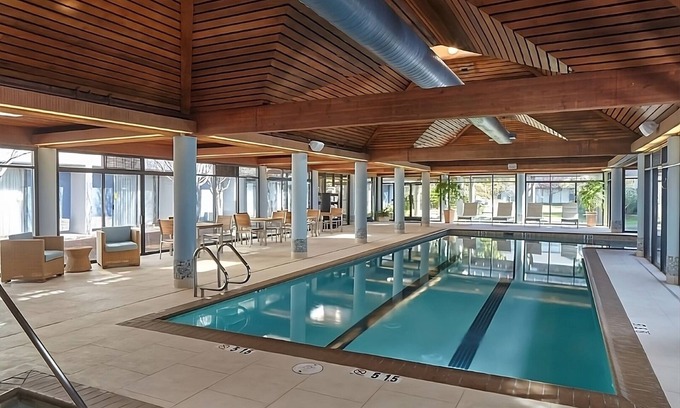 Berkeley Hotel | Luxury Hotel in Berkeley Marina! 3 Convenient Units, Pets Allowed, Bike Rental!