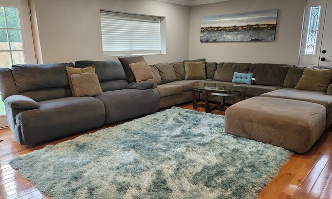 Southeast Pensacola House | luxury house ,8min from downtown ,6 min from airport.
