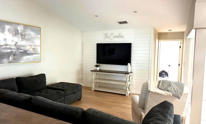 Ventura House | Luxury House - Sleeps 6, Golf, Disney, Family Fun!