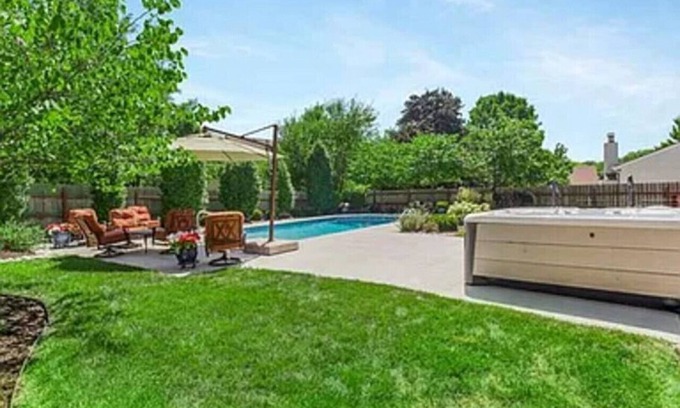 Lenexa House | Luxury in Lenexa!