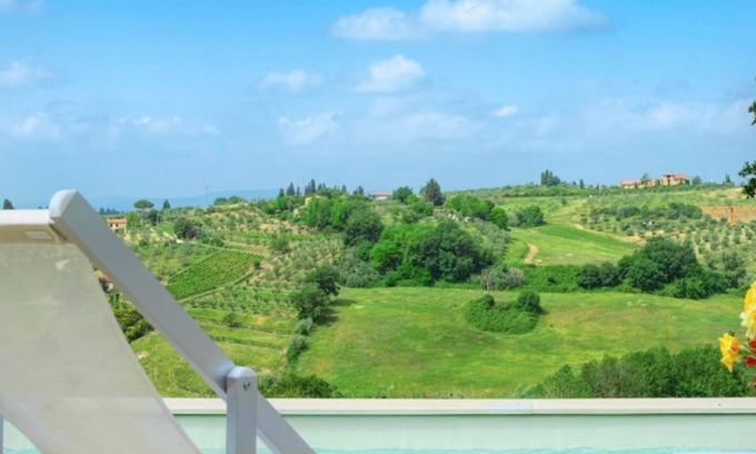 Tavarnelle Val di Pesa Villa | Luxury refined villa with pool