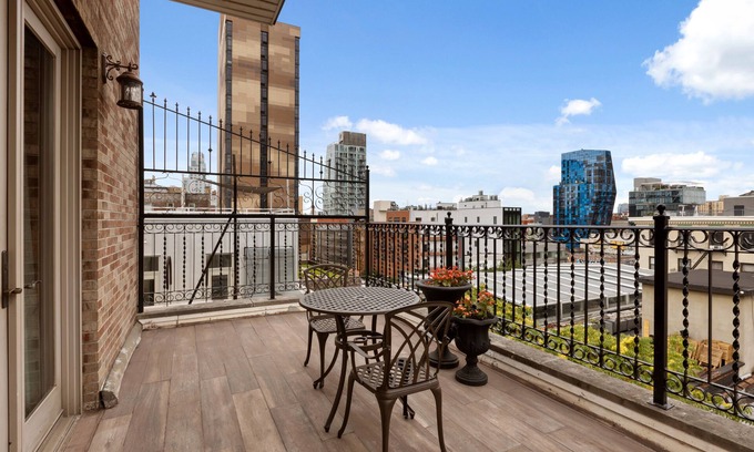 Chinatown House | Luxury Junior Suite with Balcony