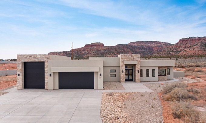 Kanab House | Luxury Kanab Retreat | Near Zion & Bryce Canyon