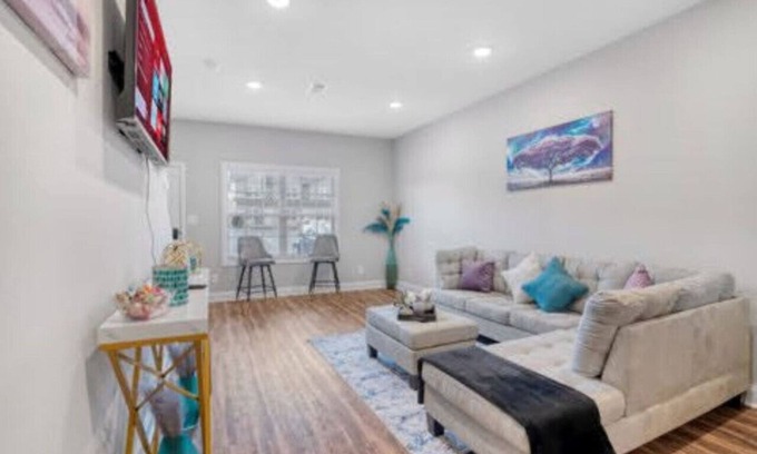 Clarksville Condo | Luxury keyless free WiFi exit 11