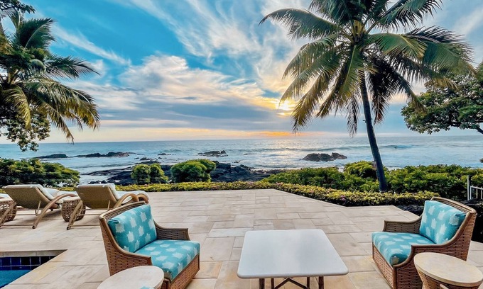 Kailua-Kona House | Luxury Kona Beach Estate Oceanfront, Pool, Aircon,Sunsets,Celebrations,PizzaOven