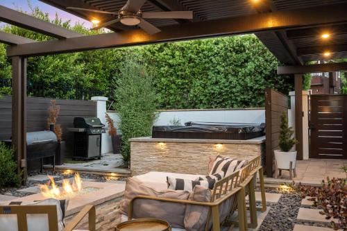 Village of La Jolla House | Luxury La Jolla Home with Jacuzzi