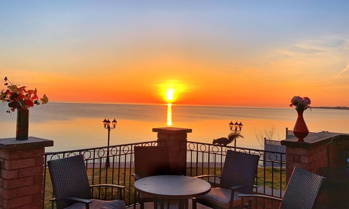 Stoney Creek Villa | Luxury - Lake Paradise Villa With View of Water/Sunrise