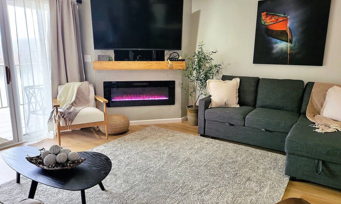 Osage Beach Condo | Luxury Lakefront Family Condo with Boat Slip