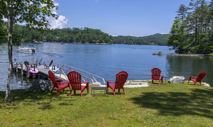 Cullowhee House | Luxury Lakefront six bedroom home on pristine Lake Glenville. Dock kayak canoe