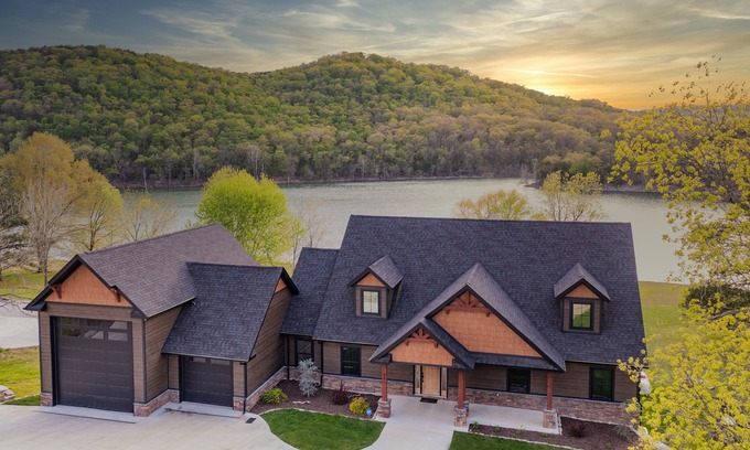 Eureka Springs House | Luxury Lakefront 6 Bedroom Dream Home on Tablerock Lake
