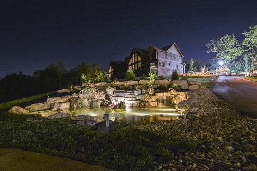 Indian Point House | Luxury Lakefront Villa 2Mi to Silver Dollar City POOL Theatre Room Kayaks
