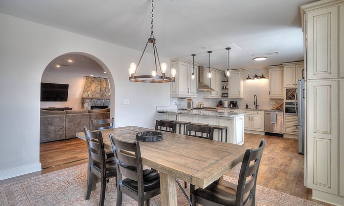 Rangeley Condo | Luxury Lakeview Condo - Walk to Shops & Dining