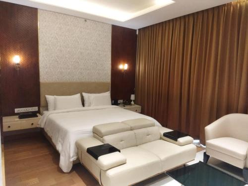 Bengaluru Apartment | Luxury Leela Residence Studio, near Bangalore airport, manyatta tech park attached to Leela Hotel