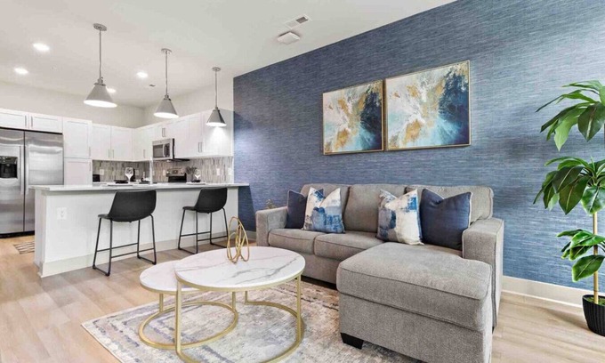 East Raleigh Apartment | Luxury Living 5 Min From Downtown