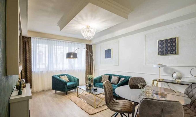 Inner City Budapest Apartment | Luxury Living in the heart of Budapest in a 2-bedroom apartment