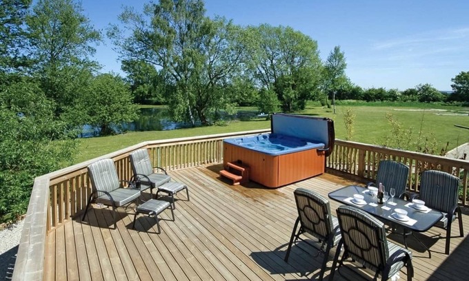 Pickering Ski Chalet | Luxury lodge with one double, ideal for couples.
